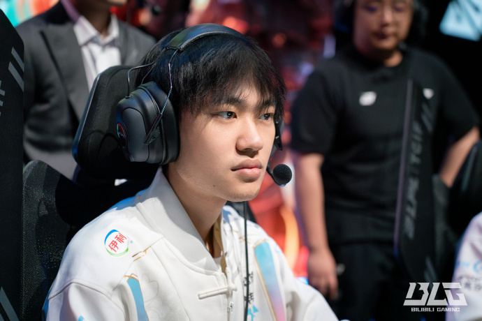 许多人通过 许多人通过